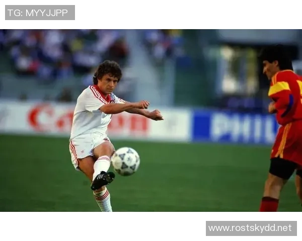 探索足球明星背后的传奇人物与他们的辉煌成就