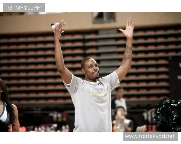 最强三巨头足球明星的传奇故事与辉煌成就解析