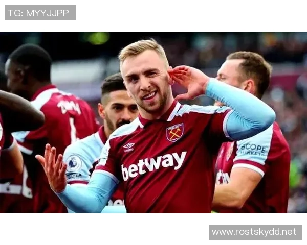 足球明星激烈对抗瞬间揭秘冲突背后的故事与情感纠葛 足球明星激烈对抗瞬间揭秘冲突背后的故事与情感纠葛