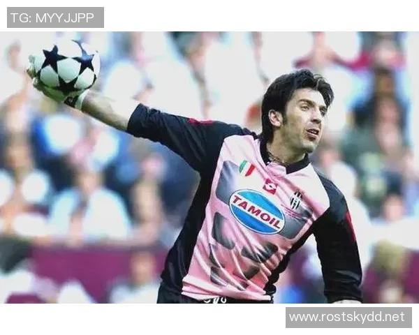 足球明星经典成名球衣回顾见证传奇瞬间与辉煌历史的完美结合 足球明星经典成名球衣回顾见证传奇瞬间与辉煌历史的完美结合